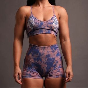 SHE WOLVES FOREVER SEAMLESS EVERSON SHORTS IN PALE MOONLIGHT MARBLE (NWT Small)